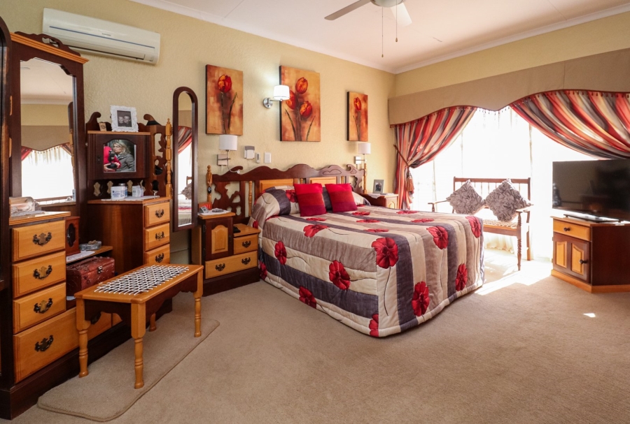 3 Bedroom Property for Sale in Flamwood North West